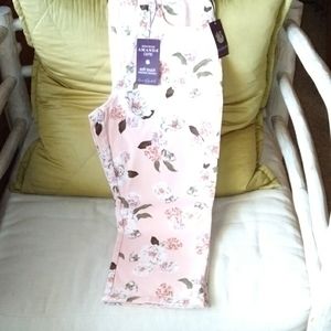 Gloria Vanderbilt capri pants